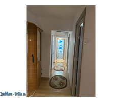 Închiriez apartament cu trei camere - Imagine 1