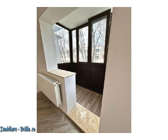 apartament 3 camere renovat etaj 3/4 ,microhala - Imagine 2