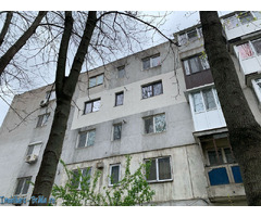 apartament 3 camere renovat etaj 3/4 ,microhala - Imagine 5