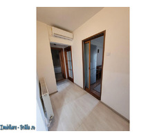 Apartament central 2 camere decomandat 57 mp cu 2 parcari platite - Imagine 2